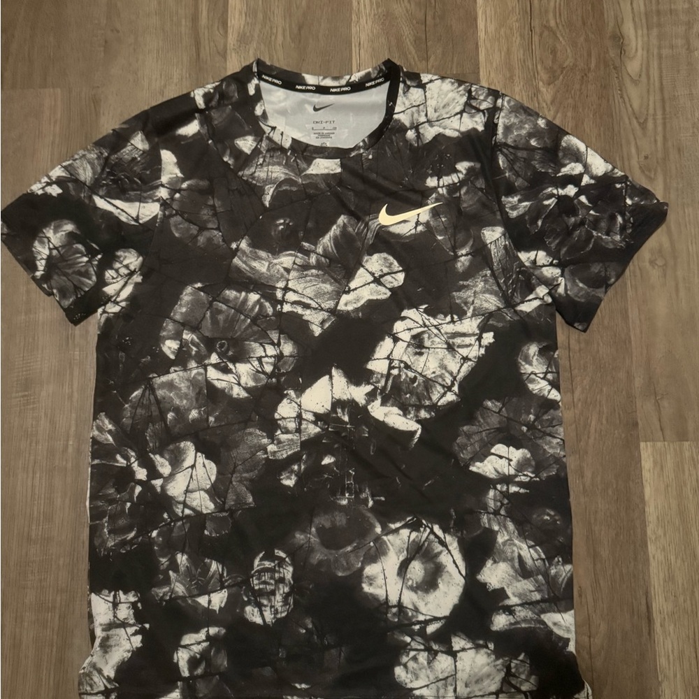 Nike Men's Black and White Tie-Dye Tee